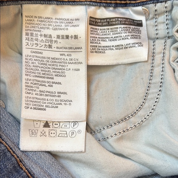 Levi’s | High Rise Straight Crop Denim - Picture 11 of 11